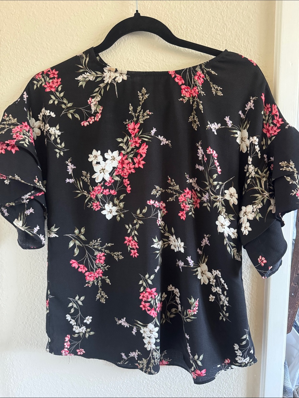 Naked Zebra Black Floral Ruffle-Sleeve Blouse